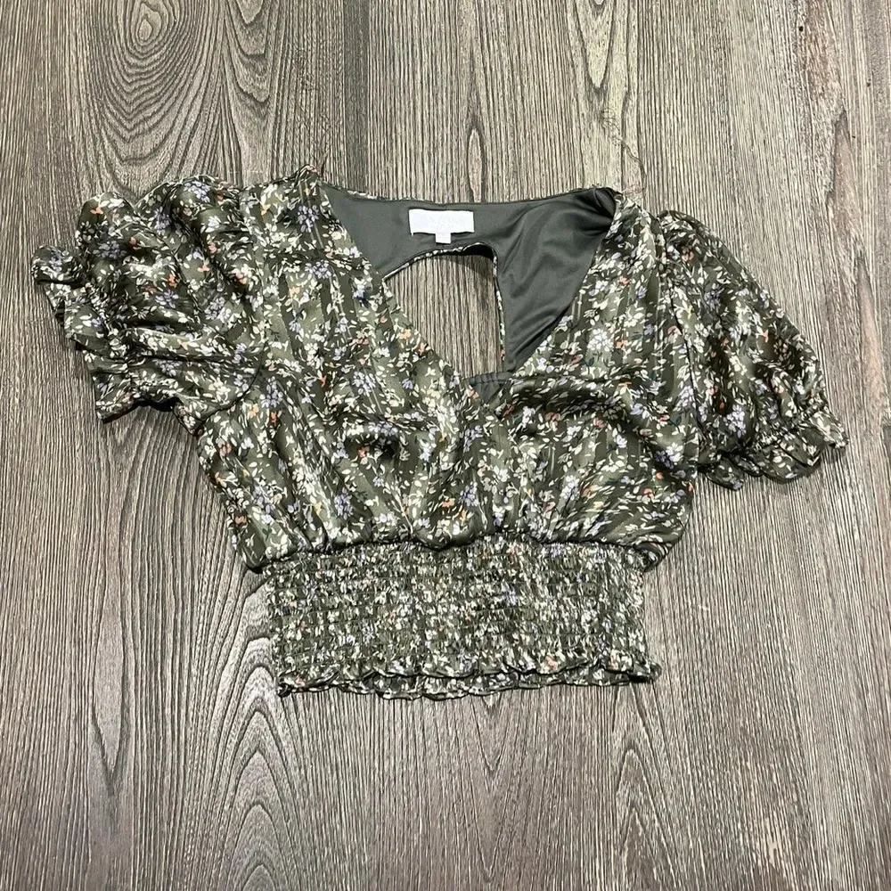 Love & Piece Crop Top Puff Short Sleeve V-Neck Open Back Floral Green Size M